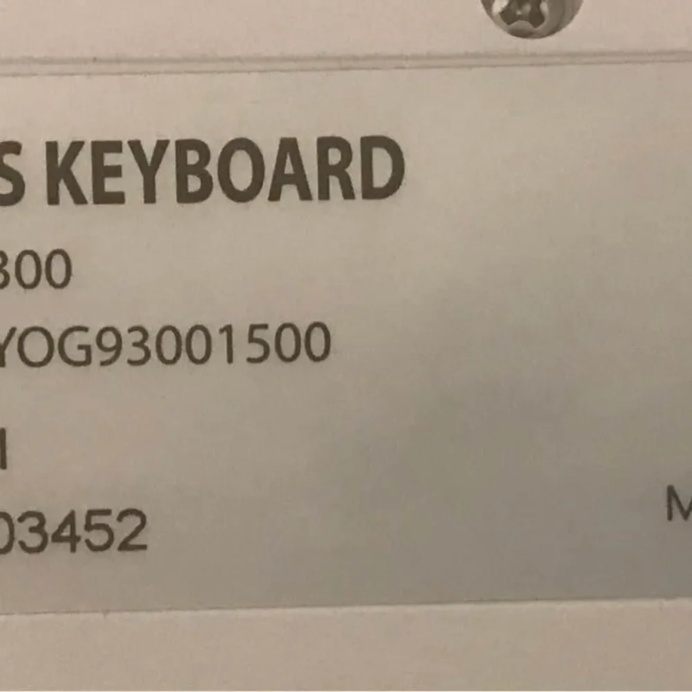 Wireless keyboard pink G9300 needs dongle and batteries